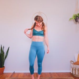 High waisted Alo Yoga cropped leggings